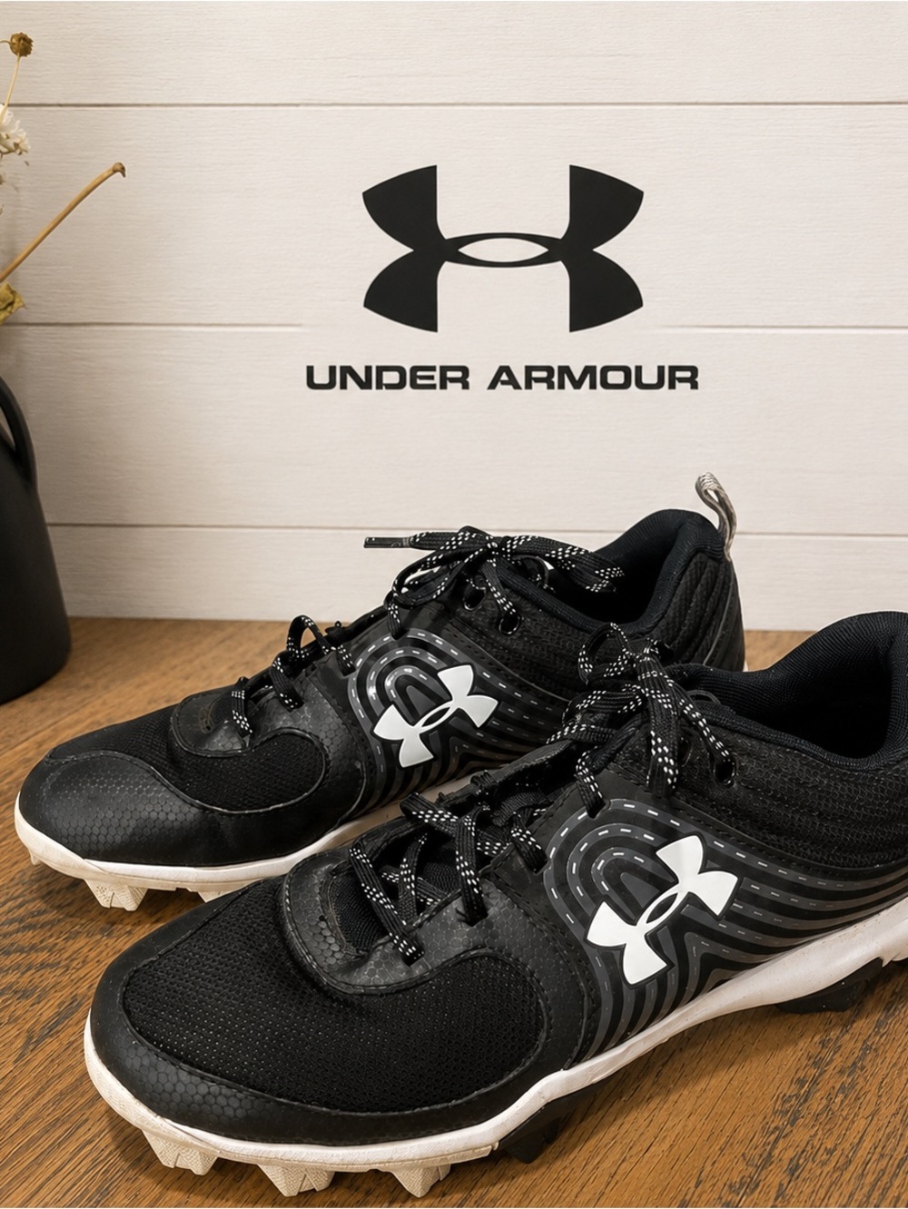 Under Armour Women’s baseball Cleats — Size 9.5 (US) | Black & White